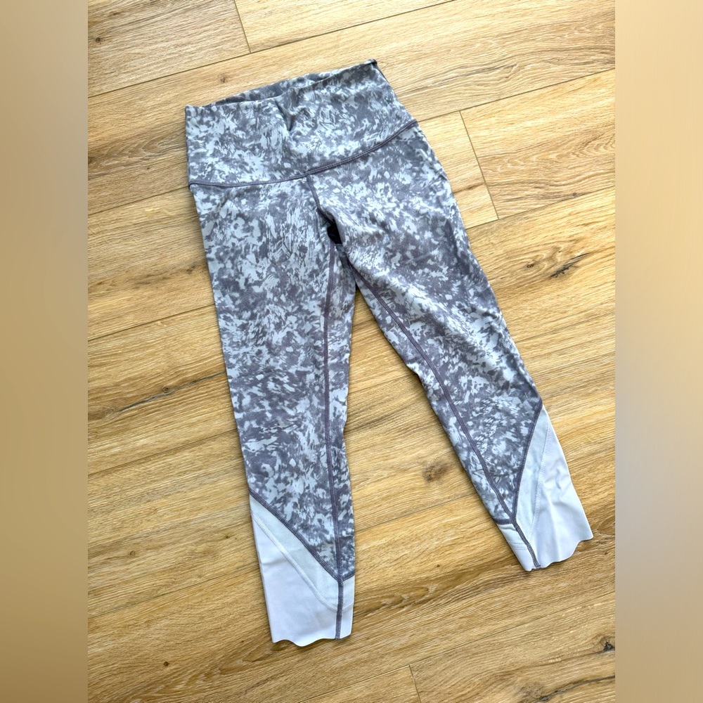 Lululemon Wunder Under Crop High Rise Roll Down Scallop 23” Luxtreme - Size 6
